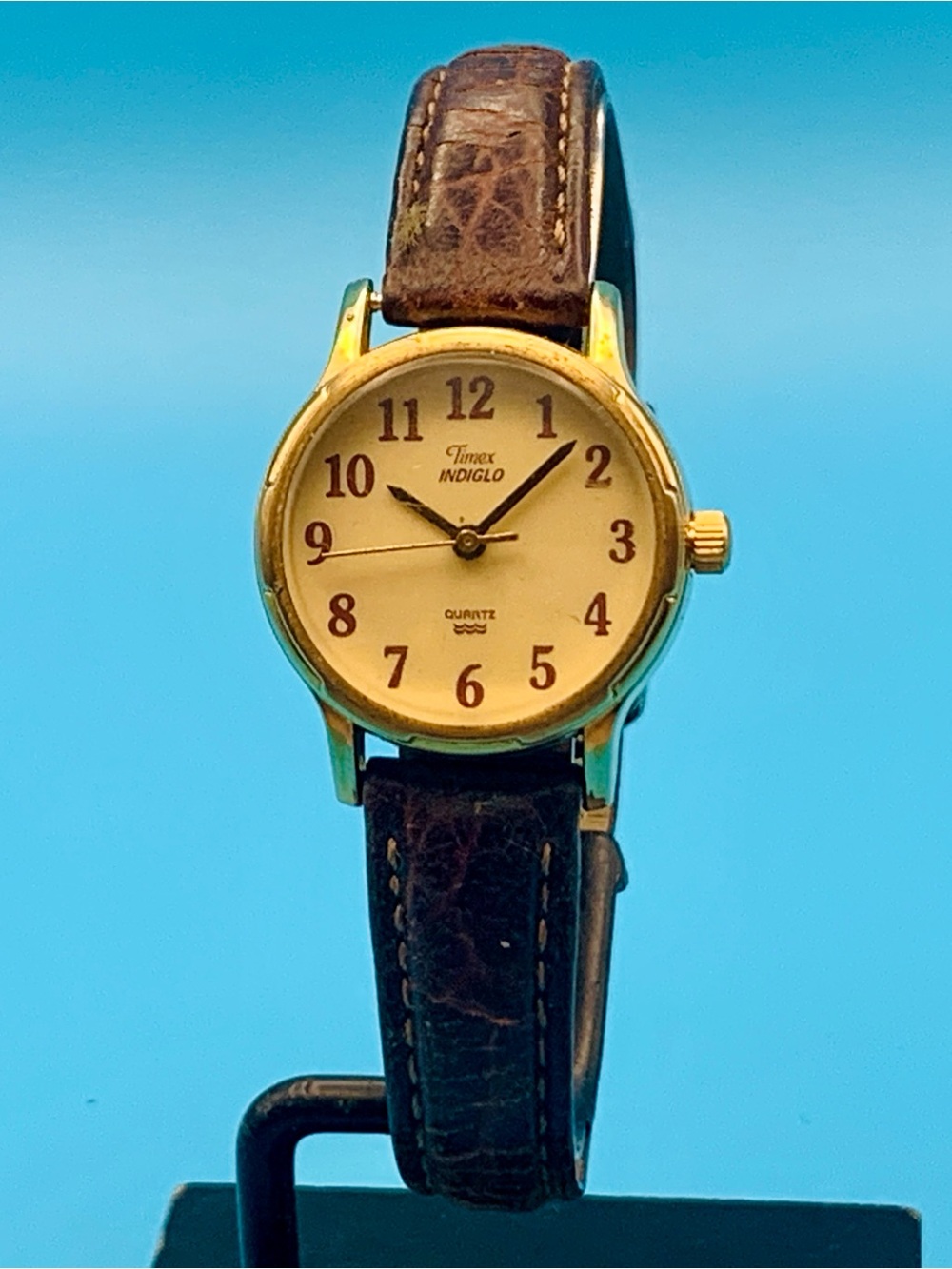 TIMEX Women’s Vintage 1999 Quartz Wristwatch Indiglo Leather Band Works New Batt